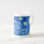 PixDezines van gogh Starry night/st. remy Benporslin Mugg<br><div class="desc">Van Goghs berömd,  "Starry Natt". Under sin vistelse på Saint Remy-asyl på 1880-talet skildrade van Gogh det rullande backe och cypress träd som han såg från sitt fönster. Digitalt utökat med PixDezines. Copyright © 2008-2016 PixDezines.com™ och PixDezines™ på zazzle.com. Alla rättigheter förbehållna.</div>