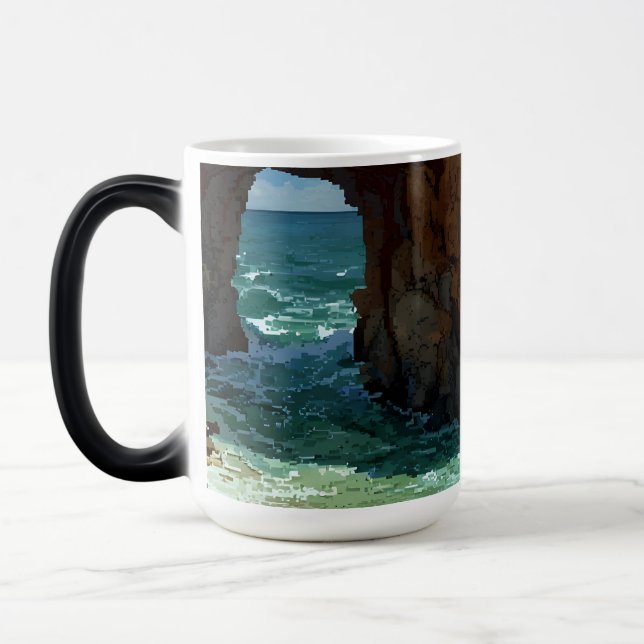 Pixel art grotta på stranden  magisk mugg (Vänster)