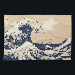 Pixel Tsunami 8-bitars Pixel Art Kökshandduk<br><div class="desc">Den Underbara vågen av Kanagawa (神 奈 川 浪 裏) Vintage 8-bitars Pixel Tsunami Art. Globe Trotters specialiserar sig på idiosynkratisk bild från hela världen. Här hittar du unika hälsningskort,  vykort,  Poster,  Mousepads med mera.</div>