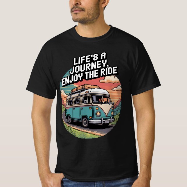 Pixel Van Life - Livet är en resa, njut av Ride T Shirt (Framsida)