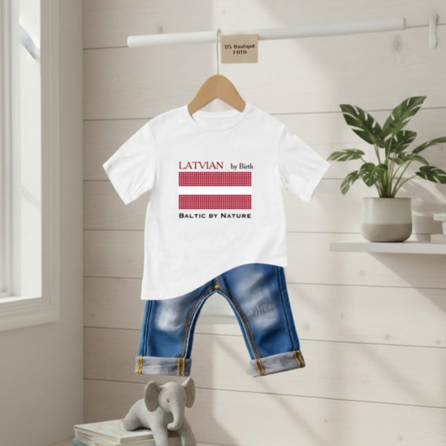 Pixelated flag Latvia T Shirt (Skapare uppladdad)