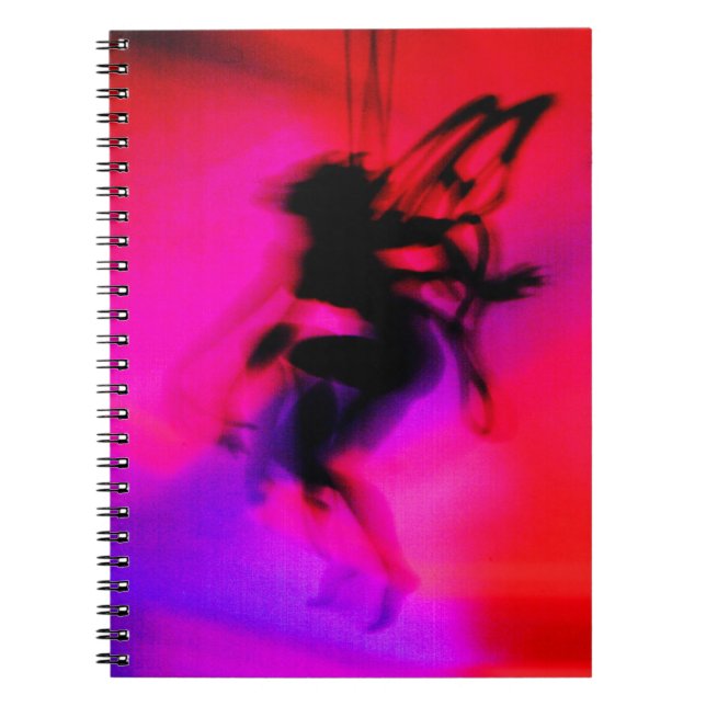 Pixie Dancing in Rosa Anteckningsbok Med Spiral (Framsidan)