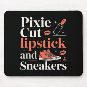 Pixie frisyr läppstift och sneakers kort hårstil musmatta