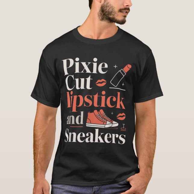 Pixieklipp läppstift och sneakers kort hårstil  t shirt (Framsida)
