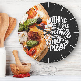 Pizza för samman folk i ett motivationsköks stor klocka