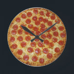 PizzaTime Pizza tar tid på Rund Klocka<br><div class="desc">Det är Pizzatid med den PizzaTime pizzaen tar tid på alltid. Du behöver att äga denna mouthwatering tidvårdare. Gör det Pizzatid var någonsin dig hängningen det. Pizza i morgonen,  Pizza i aftonen,  Pizza på kvällsmåltid. När PizzaTime Pizza Clock är på din vägg,  kan du ha Pizza när som helst.</div>