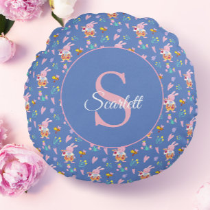 Pjåkfull rosa kanin & blommor Blått monogram Rund Kudde