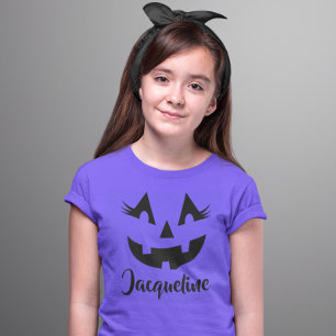 Pjättiljusstypiskt Jack O Lantern Namn Lila Flicko T Shirt