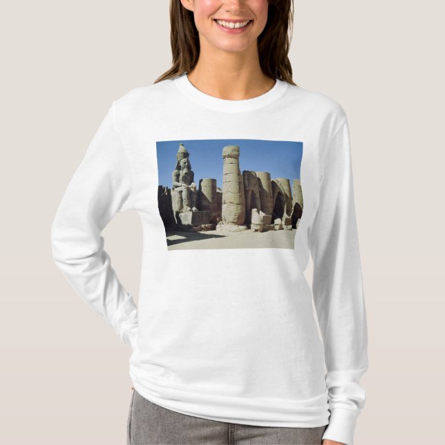 Placerad staty av Ramesses II Tee Shirt (Framsida)