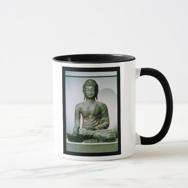 Placerade Sakyamuni Buddha från Ch'ungung-ni Mugg (Höger)