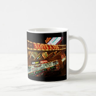 Placerar en mugg för roligtLas Vegas öl