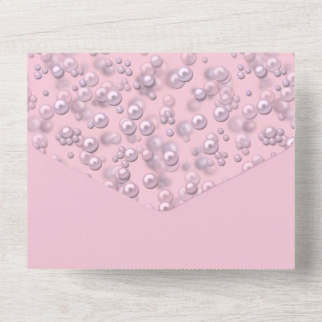 Placerare av pärlor av vit rosa på rosa sammet (Back)
