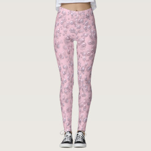 Placerare av pärlor av vit rosa på rosa sammet leggings