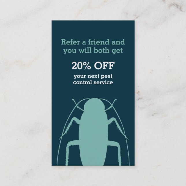 Plågan kontrollerar servar kunden rabattkort (Framsida)