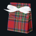 Plaid Stewart Red and Green Party Tartan Presentaskar<br><div class="desc">Complete your gifting needs with this cute plaid Stewart tartan pattern favor box for any special occasion including birthdays,  anniversaries,  holidays</div>