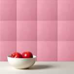 Plain färg flamingo mjuk rosa kakelplatta<br><div class="desc">Mjuk rosa med lätt flamingodesign i färg.</div>