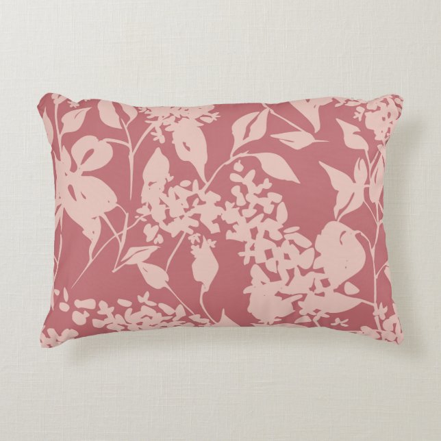 Plain floral drawing. Silhouettes of blooming lila Prydnadskudde (Framsidan)