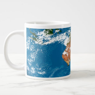 Planet Earth visar moln över Australien. Jumbo Mugg