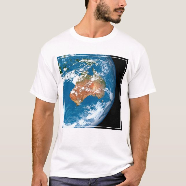 Planet Earth visar moln över Australien. T Shirt (Framsida)