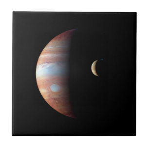 PLANET JUPITER OCH DESS VULKANISKA ~ för MÅNEIO Kakelplatta