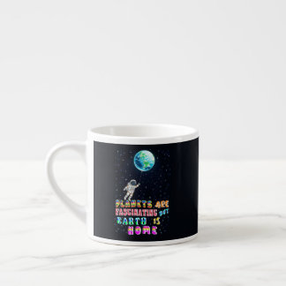 Planeter är fascinerande, men jorden är hemma espressomugg