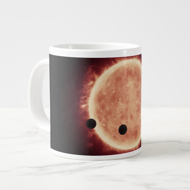 Planetter som transiterar Red Dwarf Star i Trappis Jumbo Mugg (Framsida vänster)
