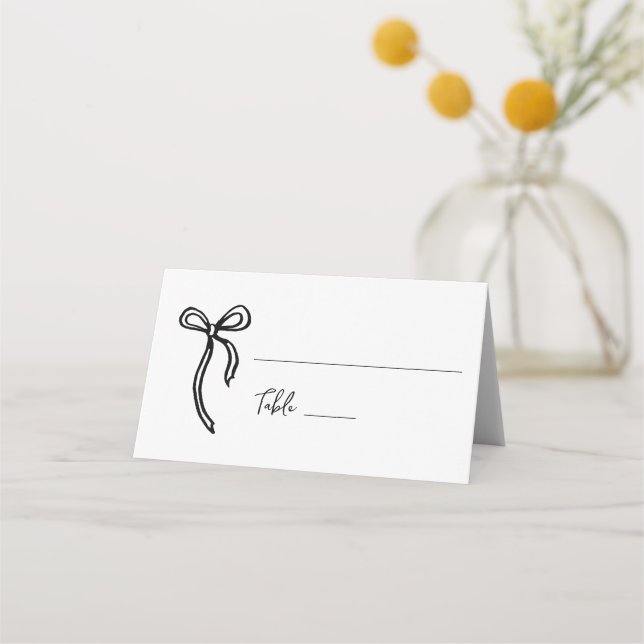 Plats kort med handritade bröllopsblommor och båge (Framsida)