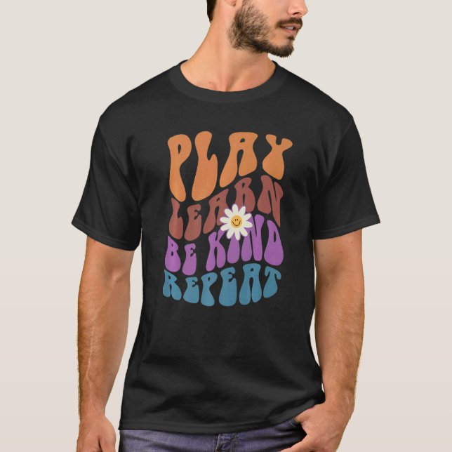 PLAY LEARN BE KIND REPEAT Retro Choose Kindness T Shirt (Framsida)