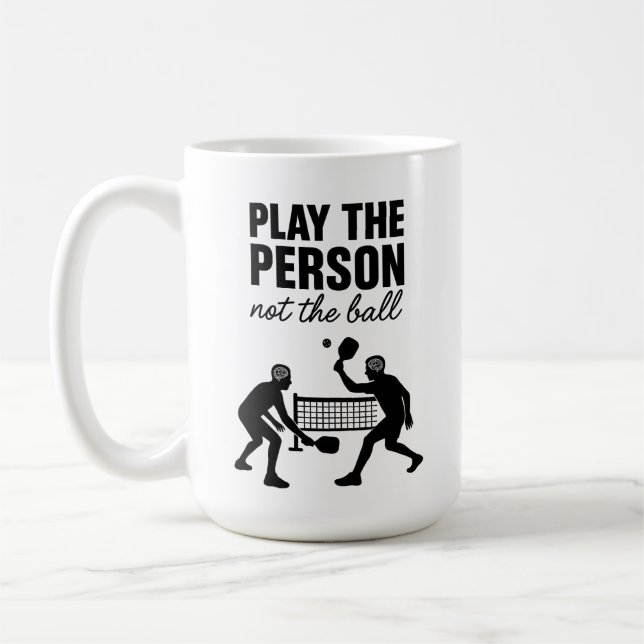 Play the Person Not the Ball Premium Kaffemugg (Vänster)
