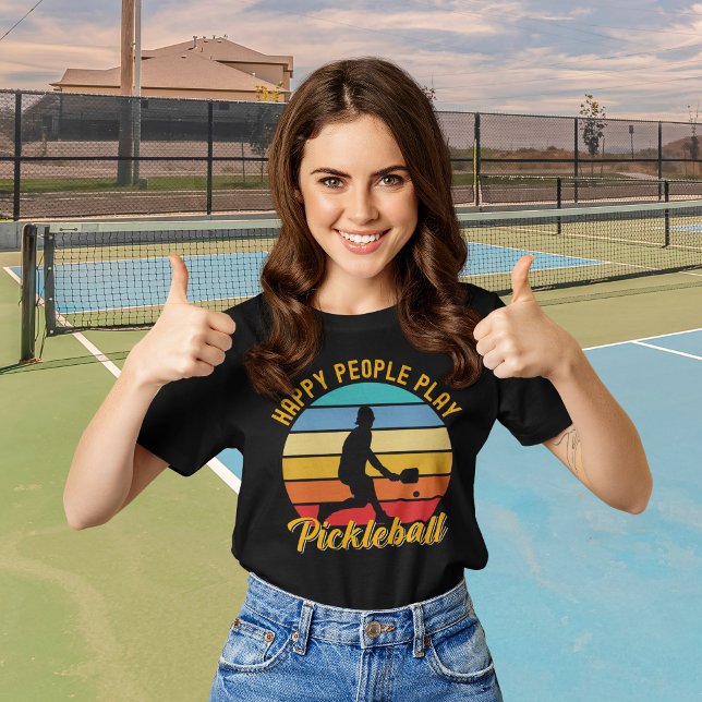 Playera Happy People Play Pickleball funny pickleb T Shirt (Skapare uppladdad)
