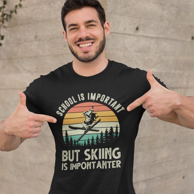 Playera School is Important But Skiing is importan T Shirt (Skapare uppladdad)
