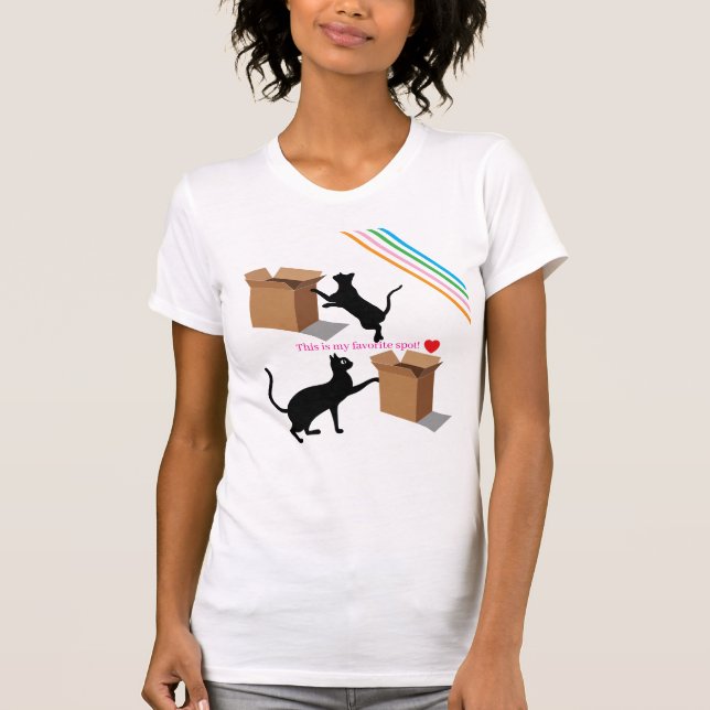 Playful Cats Finding Their Box T-Shirt (Framsida)