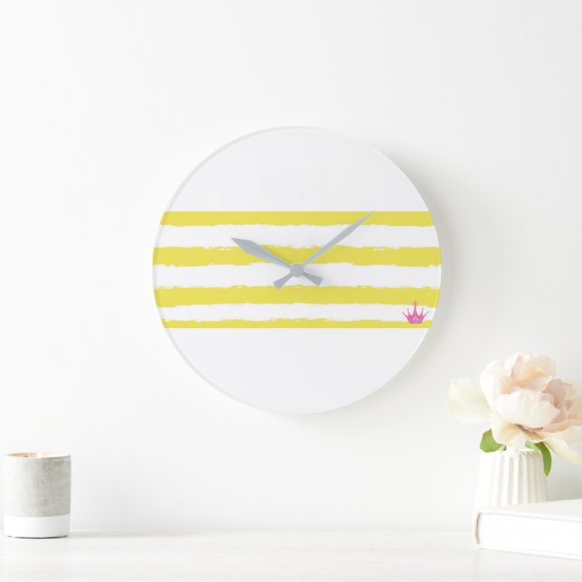 Playful yellow stripes with a crown. Wall clock  Stor Klocka (Hem)