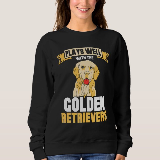 Plays well with the Golden retrievers T Shirt (Framsida)