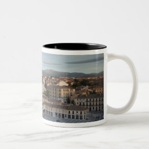 Plaza de Artilleria med El Acupedto Två-Tonad Mugg