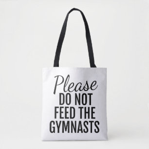 Please matar inte gymnasterna som totot hänger lös tygkasse