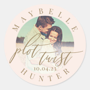 Plot Twist Calligraphy Photo Rosa Spara datum Runt Klistermärke