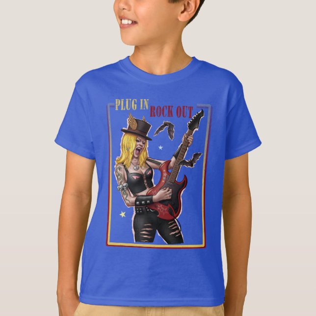 Plug In. Rock Out. – Cool Teen Rock  T Shirt (Framsida)
