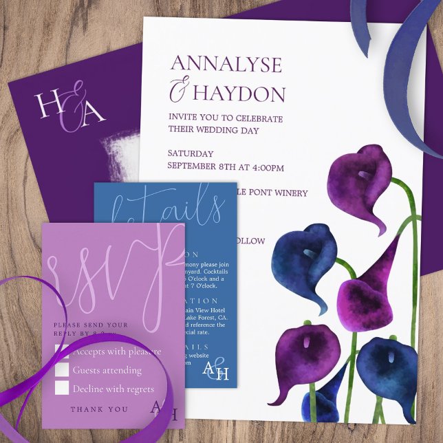 Plum Lila & Blue Calla Lilies Bröllop Inbjudningar (plum purple royal blue calla lilies wedding invitations, rich moody dark purple dark blue lily)