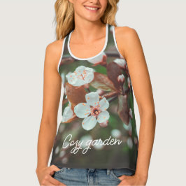 Plum Träd Grenar med vita blommor