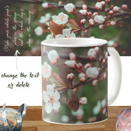 Plum Träd Grenar med vita blommor Kaffemugg