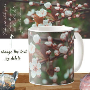 Plum Träd Grenar med vita blommor Kaffemugg