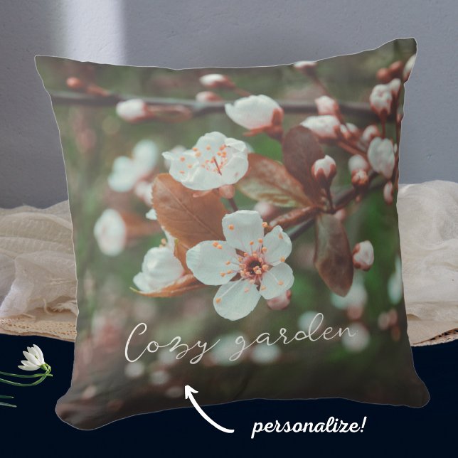 Plum Träd Grenar med vita blommor Kudde (Skapare uppladdad)