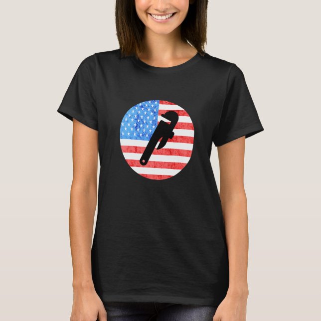 Plumber Pipe Wrenches Pipefitter American Flagga P T Shirt (Framsida)