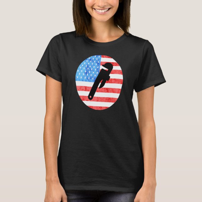 Plumber Pipe Wrenches Pipefitter American Flagga P T Shirt (Framsida)