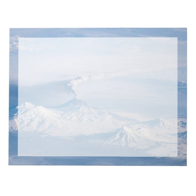 Plume Emanating from Kliuchevskoi Volcano. Anteckningsblock (Framsida)