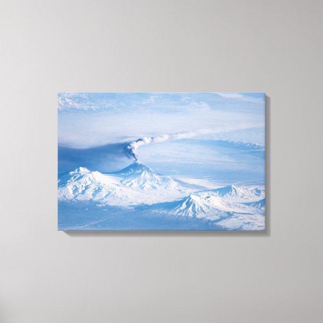 Plume Emanating from Kliuchevskoi Volcano. Canvastryck (Framsida)