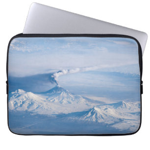 Plume Emanating from Kliuchevskoi Volcano. Laptop Fodral