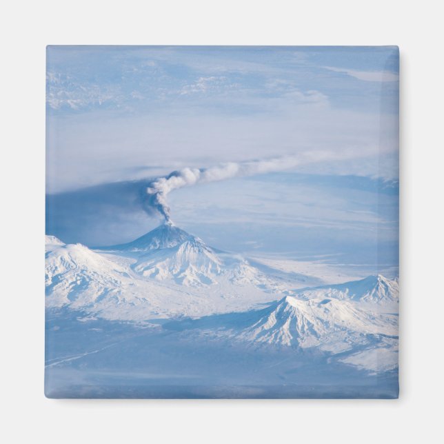 Plume Emanating from Kliuchevskoi Volcano. Magnet (Framsidan)