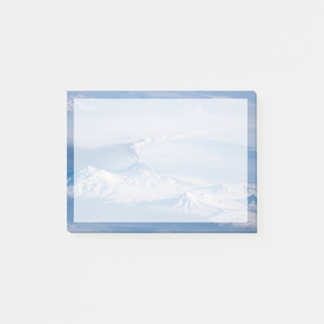 Plume Emanating from Kliuchevskoi Volcano. Post-it Block (Framsida)